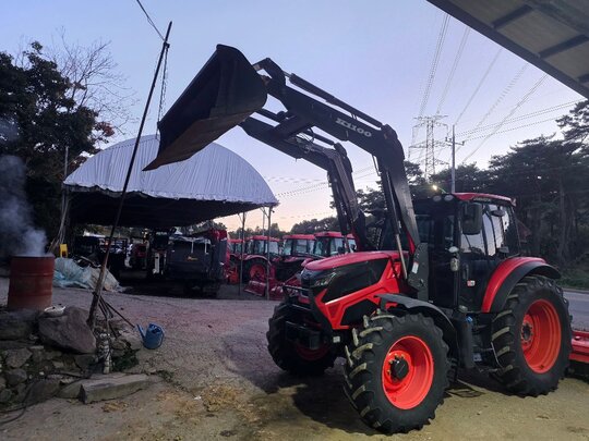 대동 트랙터 HX1400L-2C (142마력) 앞좌측면