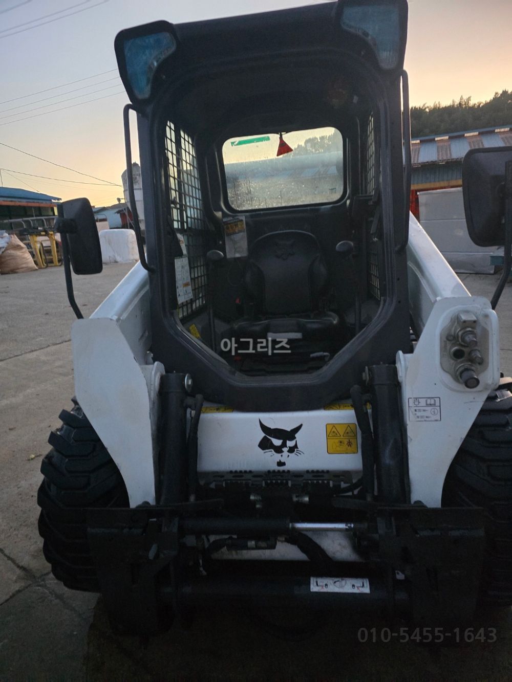  Skid steer loader s590  뒤우측면