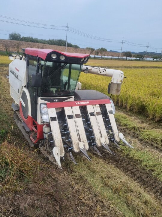 얀마 콤바인 AW6114 (6조식) 앞좌측면