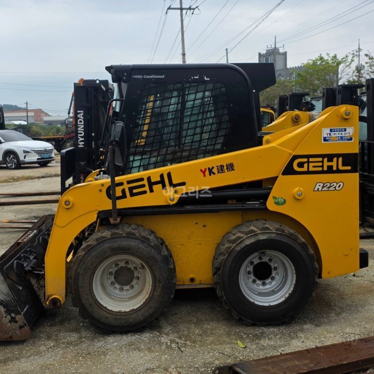  Skid steer loader R220 75미력  뒤우측면
