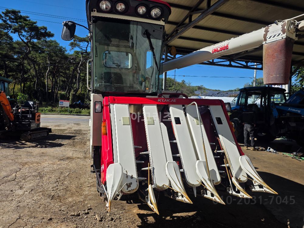 Kukje Combine Harvester DKC865 (5Rows) 뒤우측면