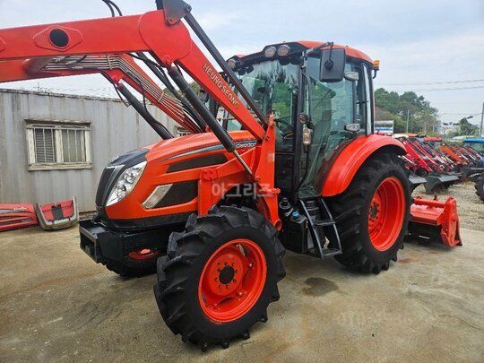 Daedong Tractor PX950PSC (93hp) 앞좌측면