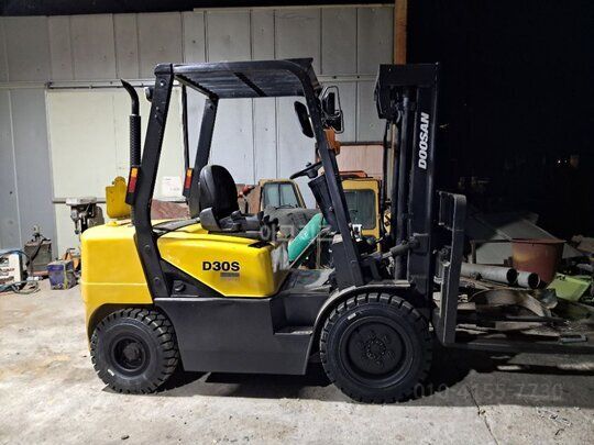  Forklift D30S (3.0톤) 앞좌측면