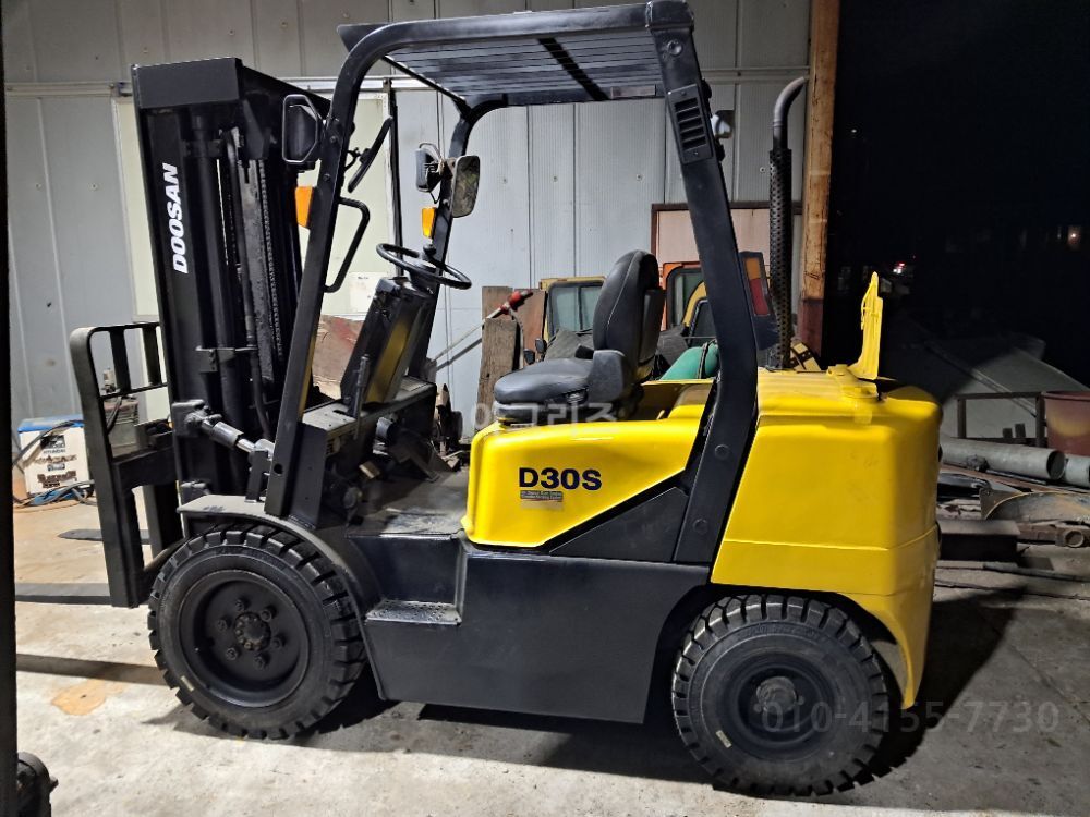 Forklift D30S (3.0톤) 뒤우측면