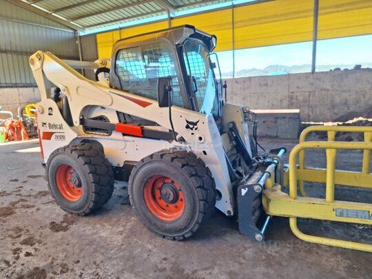바브캣BOBCAT 스키드로더 S850 앞좌측면