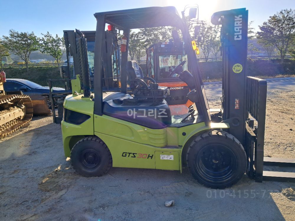  Forklift HTS30H (3.0톤) 뒤우측면