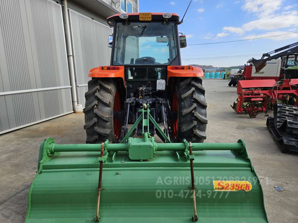 Kubota Tractor MZ853 (85hp) 운전석