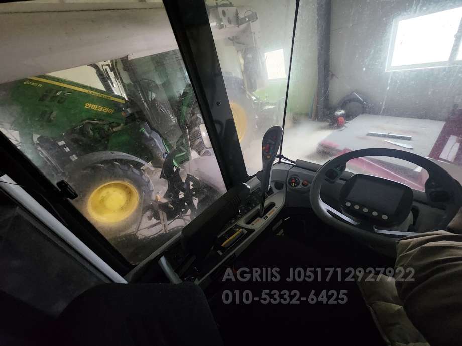 Yanmar Combine Harvester YH6115 (6Rows) 운전석