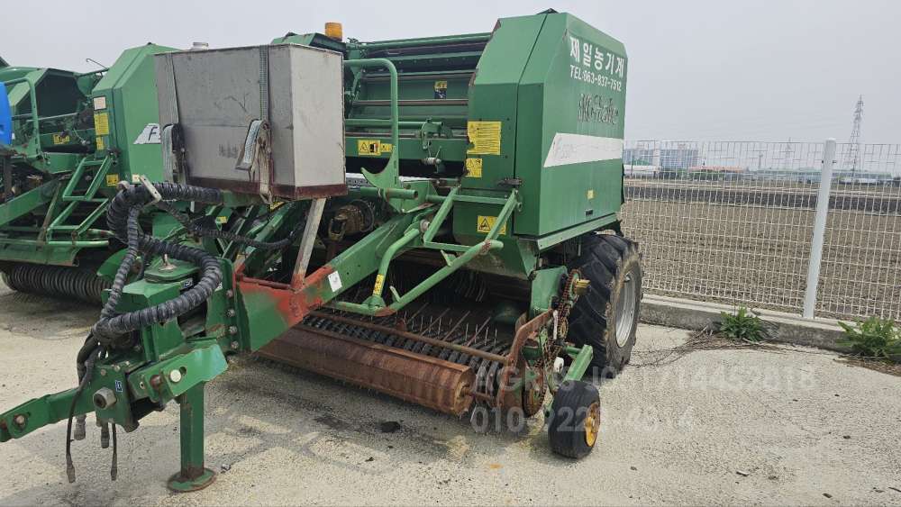  Round Baler F560  앞좌측면