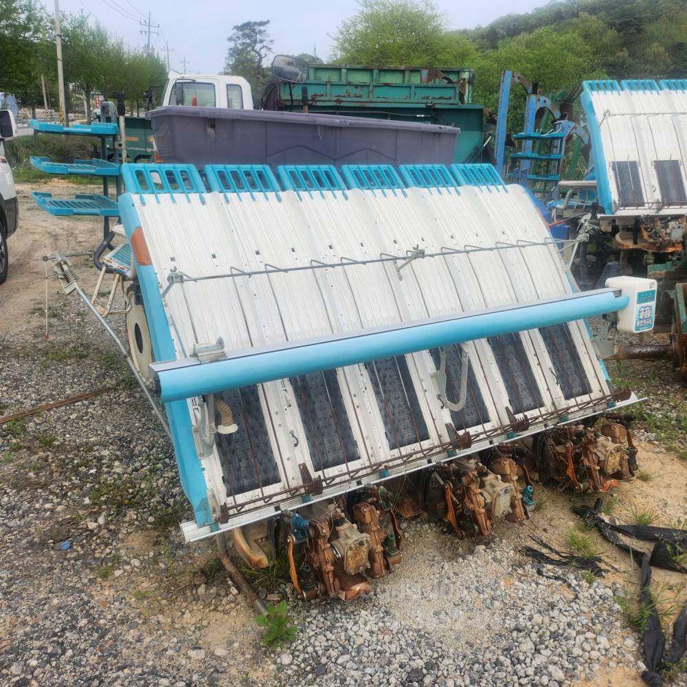 Kubota Rice transplanter NSU67 (6Rows) 측면