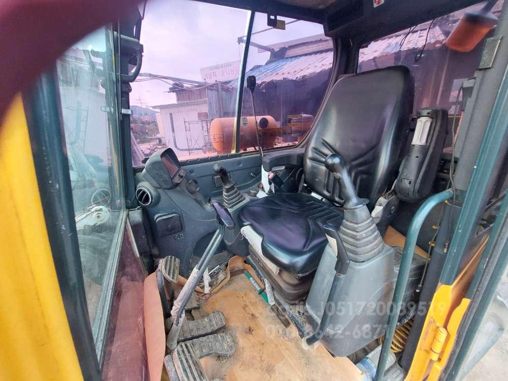  Excavator 굴삭기  뒤우측면