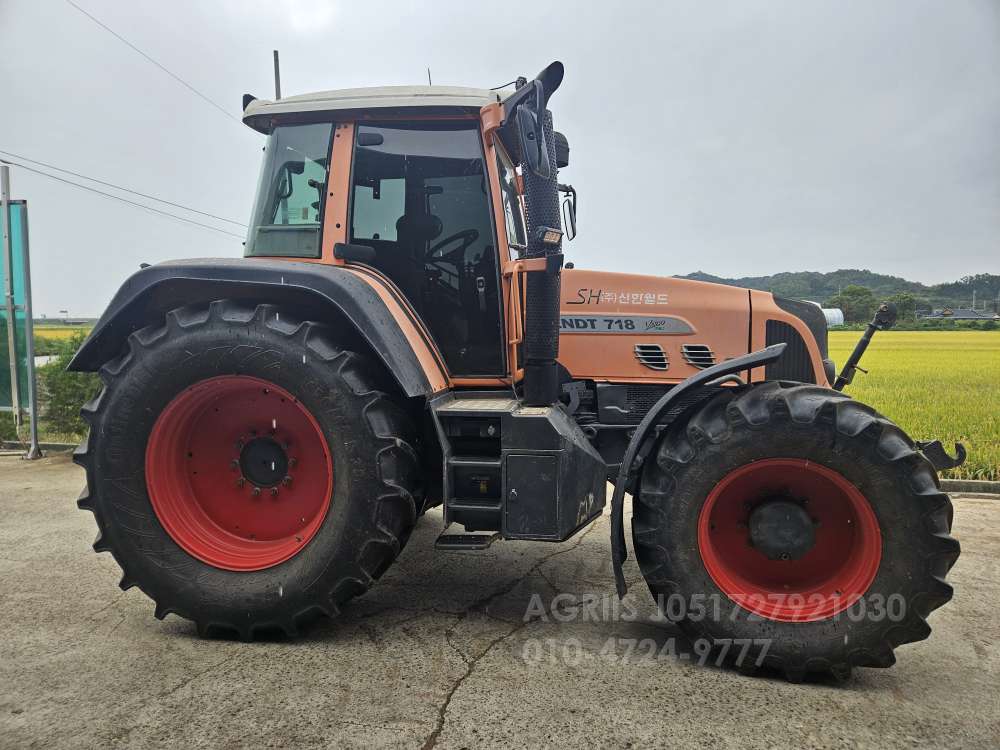 Fendt 트랙터 718 뒤우측면