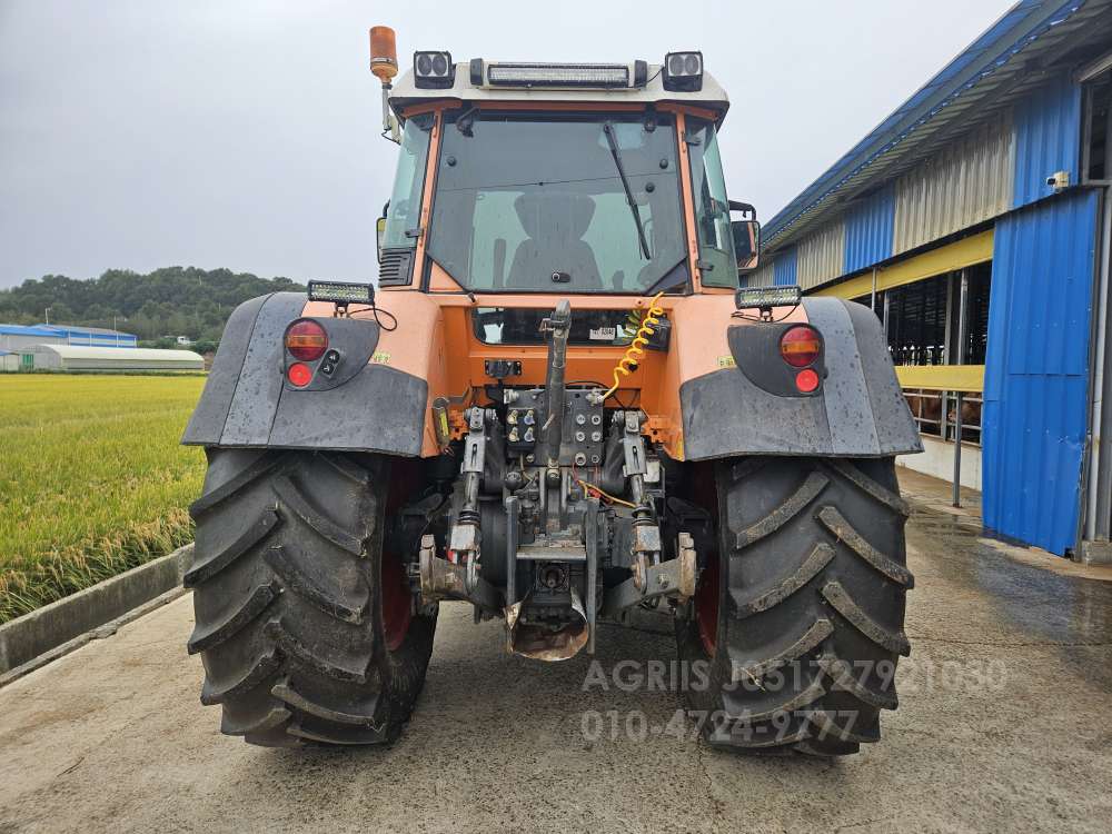 Fendt 트랙터 718 측면