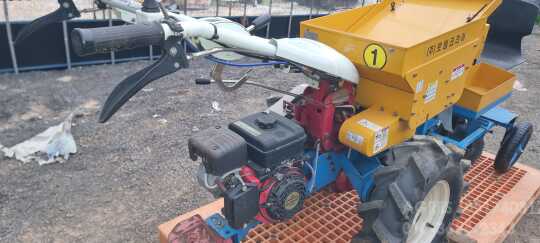 한국로템감자파종 감자파종기  - 앞좌측면