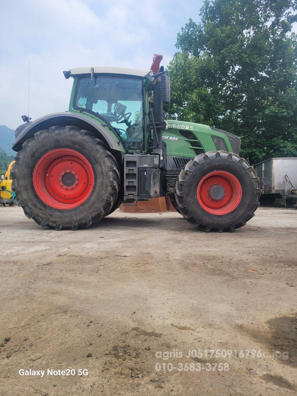  Tractor FENDT 824  앞좌측면