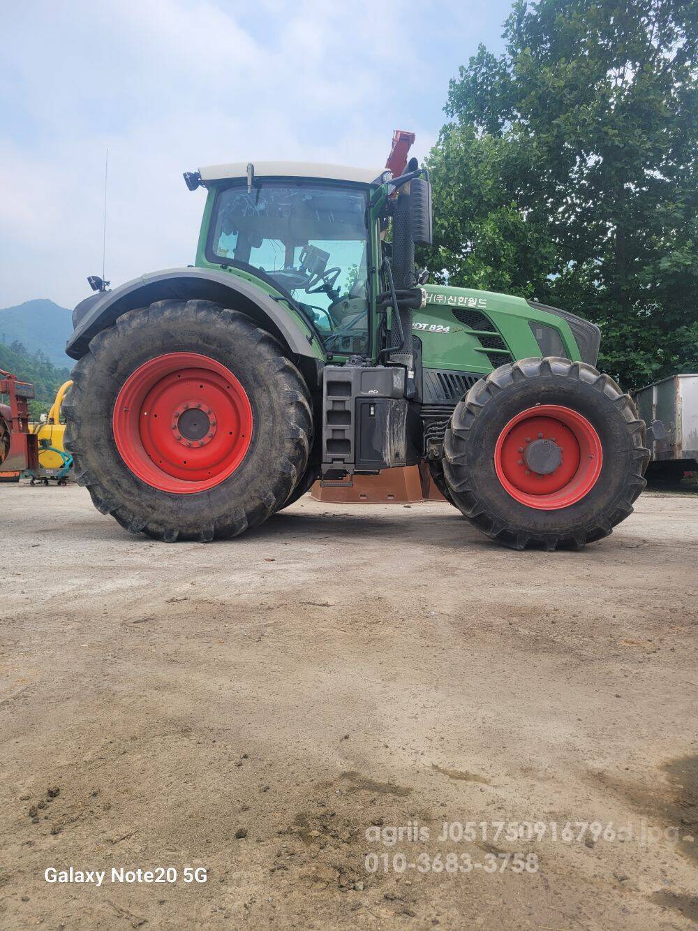  Tractor FENDT 824  뒤우측면