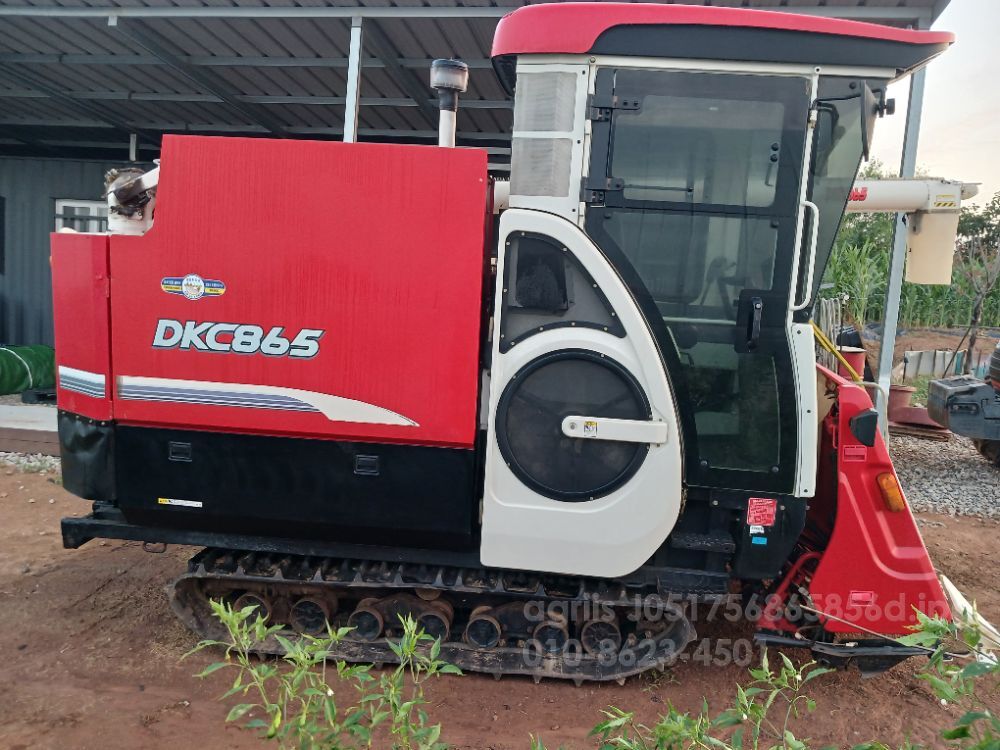 국제 콤바인 DKC865 (5조식) 뒤우측면