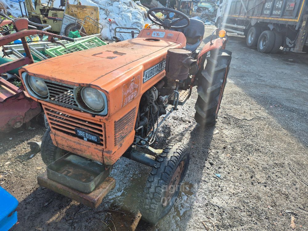 대동 트랙터 L2202 (22마력) 뒤우측면