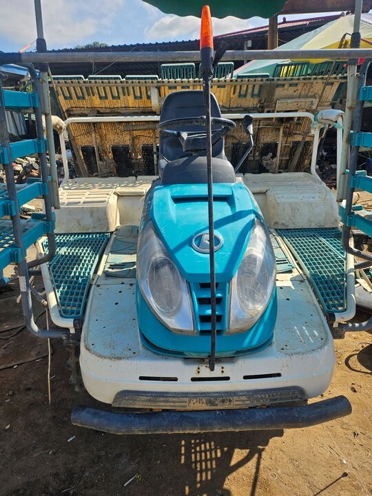 Kubota Rice transplanter KWP89DF (8Rows) 앞좌측면