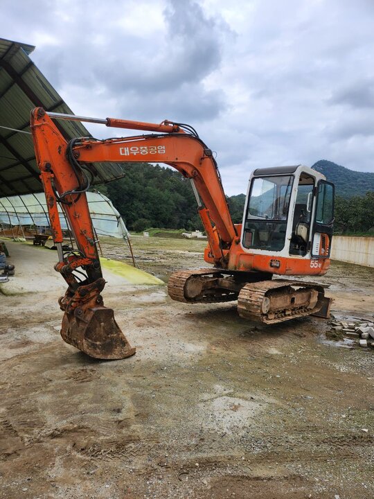 대우 굴삭기 S55VGS (5.5톤) 앞좌측면