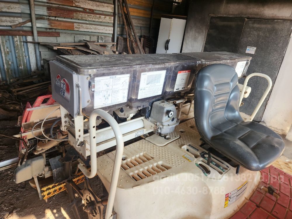 얀마 이앙기 VP60 (6조식) 뒤우측면