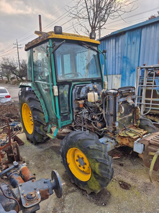 대동 트랙터 D400 (40마력) 앞좌측면