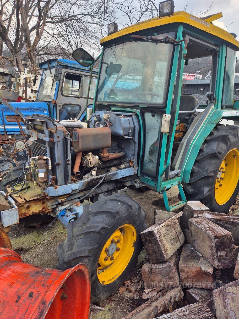 대동 트랙터 D400 (40마력) 뒤우측면