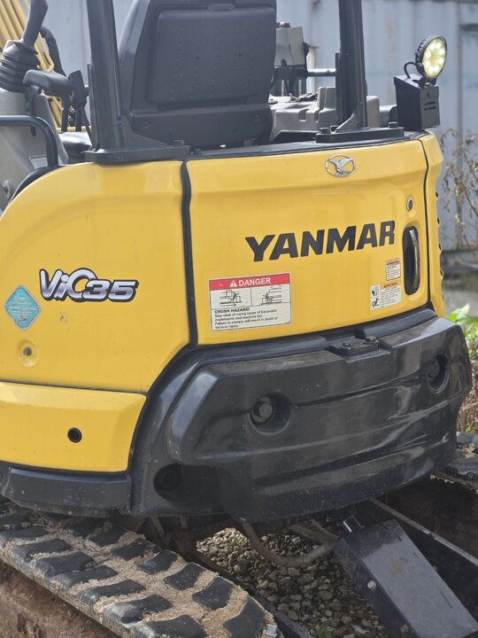 Yanmar Excavator (3톤)  앞좌측면