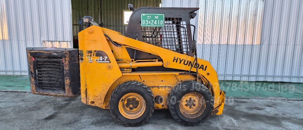 현대 스키드로더 HSL 650 -7 뒤우측면