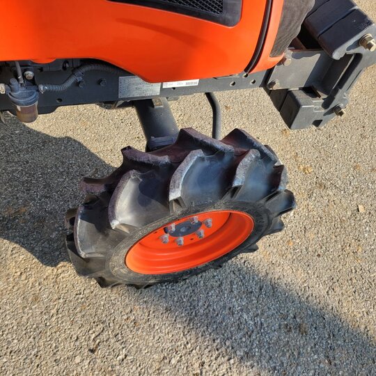 Kubota Tractor B2320 (20.9hp) 앞좌측면