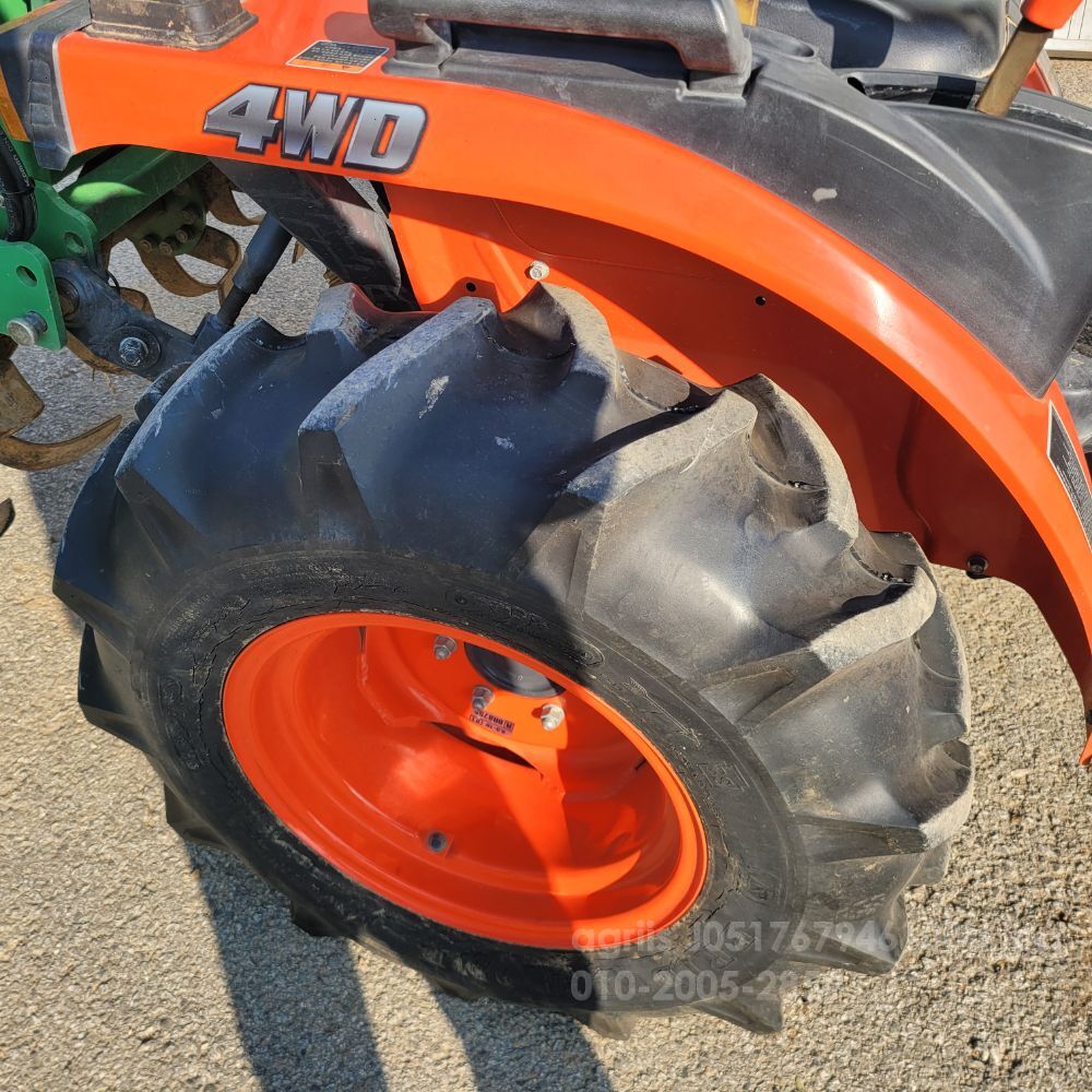 Kubota Tractor B2320 (20.9hp) 뒤우측면