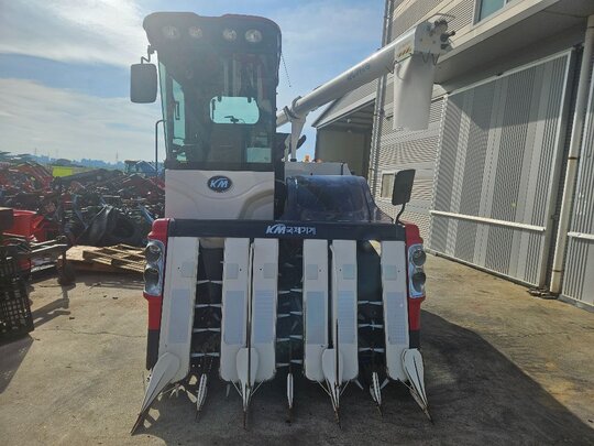 국제 콤바인 KC6130 (6조식) 앞좌측면