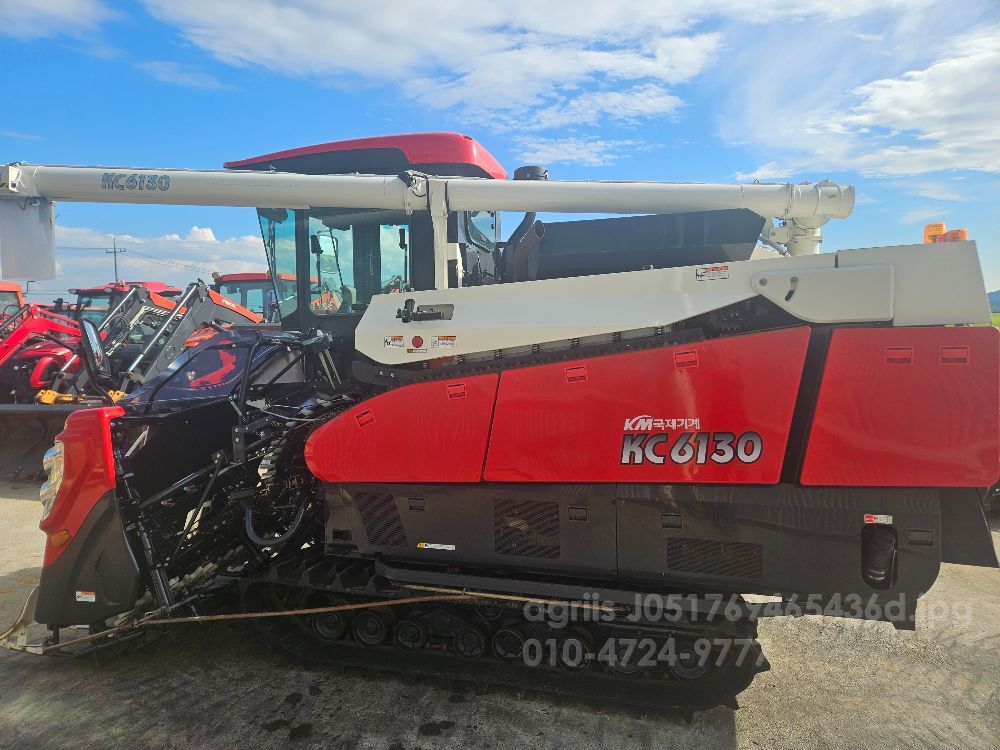 국제 콤바인 KC6130 (6조식) 뒤우측면