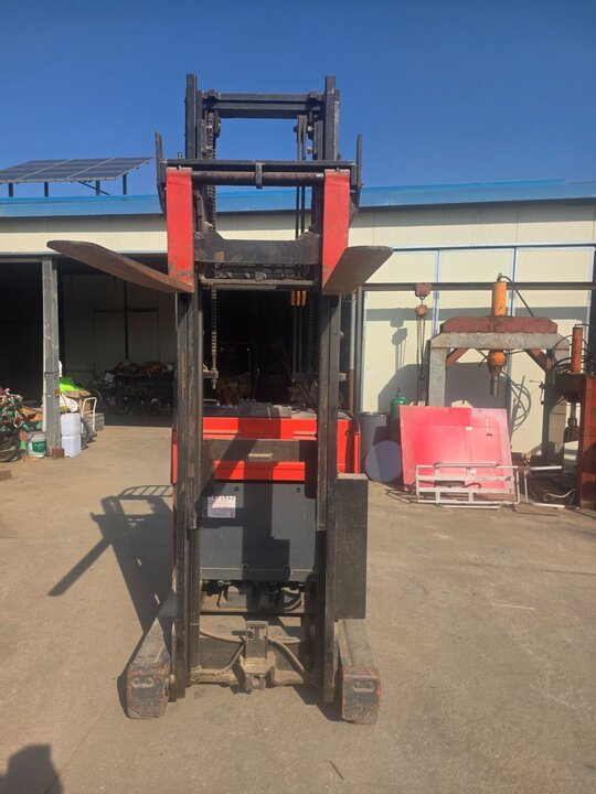 도요타 지게차 입식 전동 (1.3톤) 앞좌측면