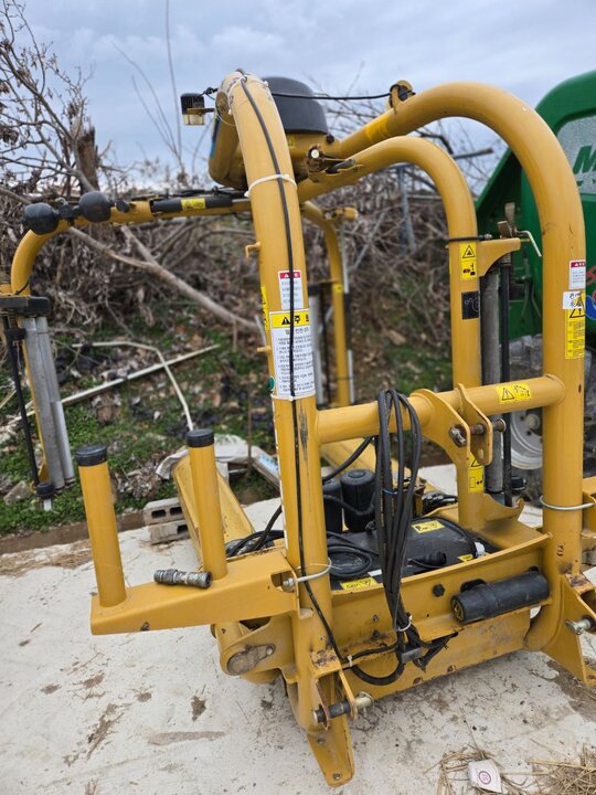  Round Baler F5600  앞좌측면