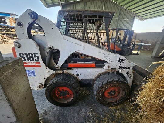  Skid steer loader S185  앞좌측면