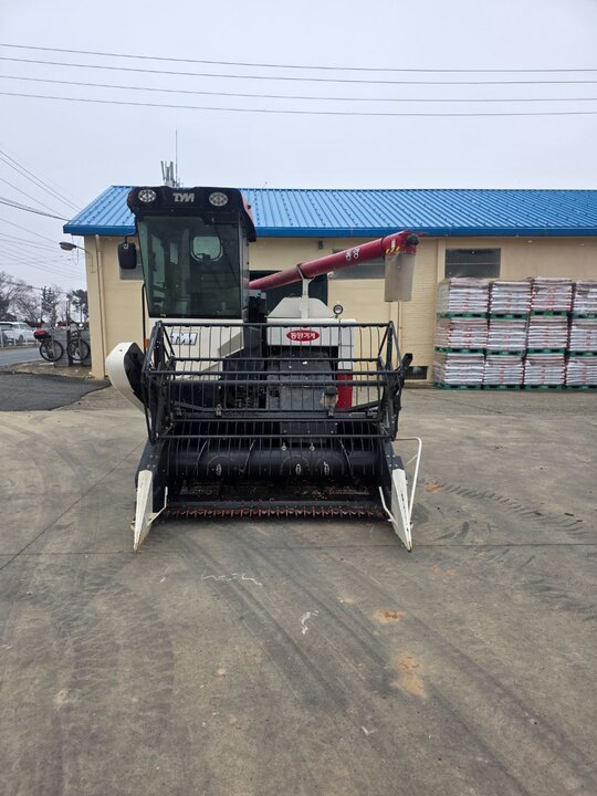 TYM Combine Harvester TH752 (보통형) 앞좌측면