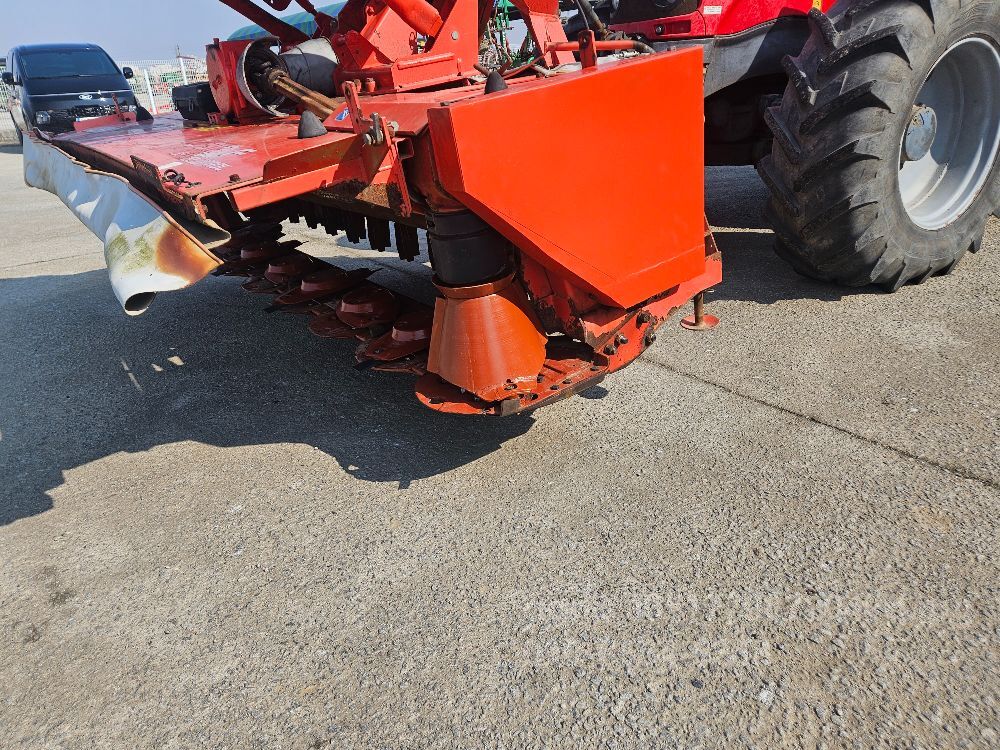 쿤 모아컨디셔너 313f 뒤우측면