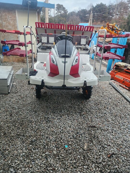 Yanmar Rice transplanter YR6D. (6Rows) 앞좌측면