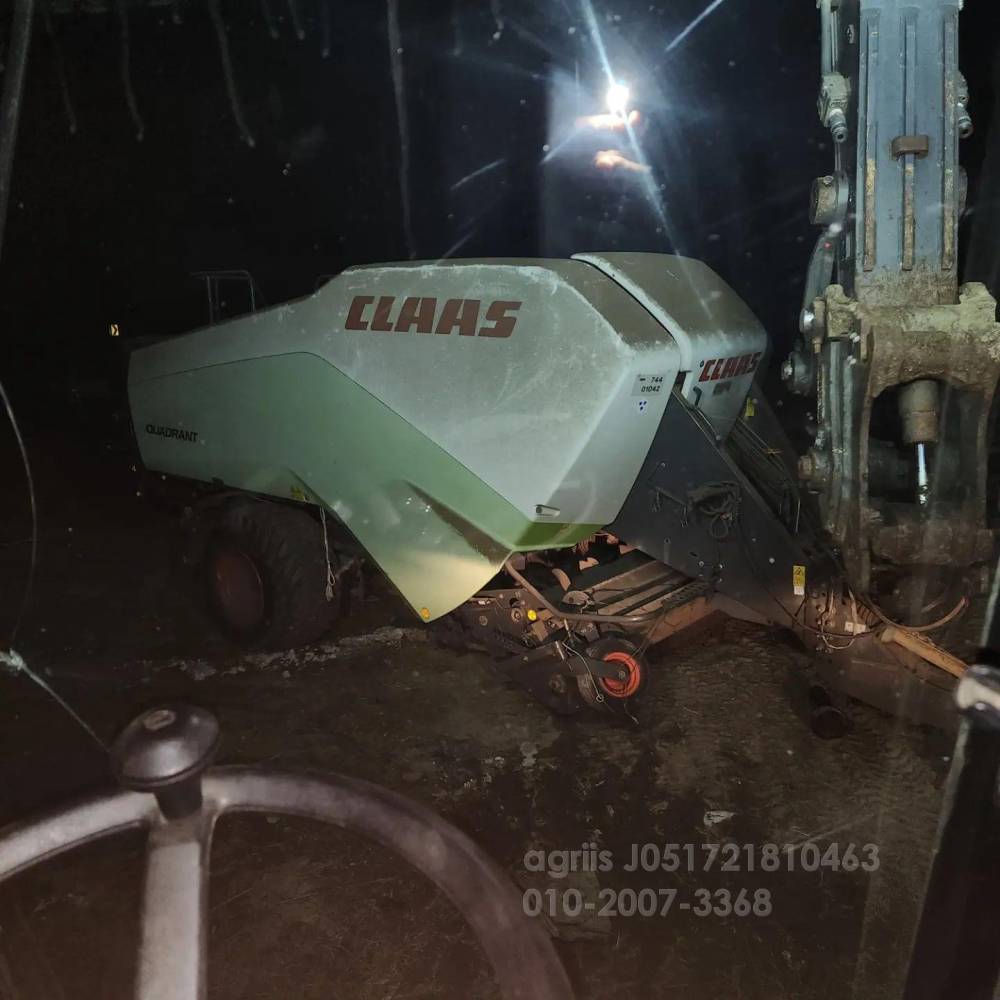아세아 원형베일러 claas 3300 앞좌측면