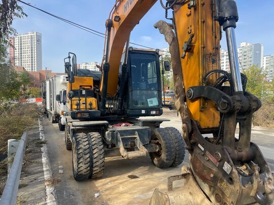  Excavator (06w톤)  앞좌측면