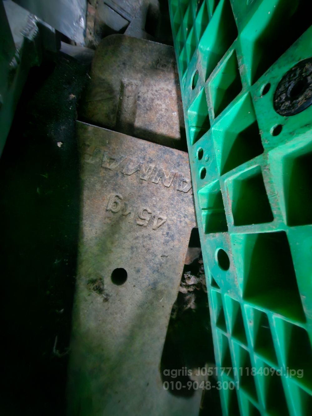 Yanmar 왜이트 왜이트  뒤우측면