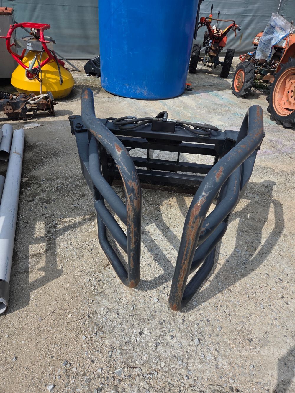 02굴삭기용 Bale Gripper 02굴삭기용 베일집게  뒤우측면