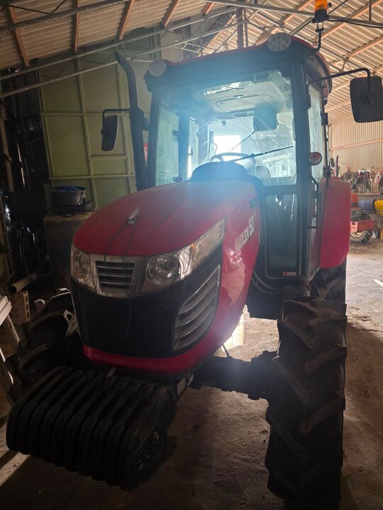 국제 트랙터 LUXEN60 (60마력) 앞좌측면