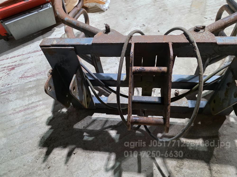  Bale Gripper 02  뒤우측면