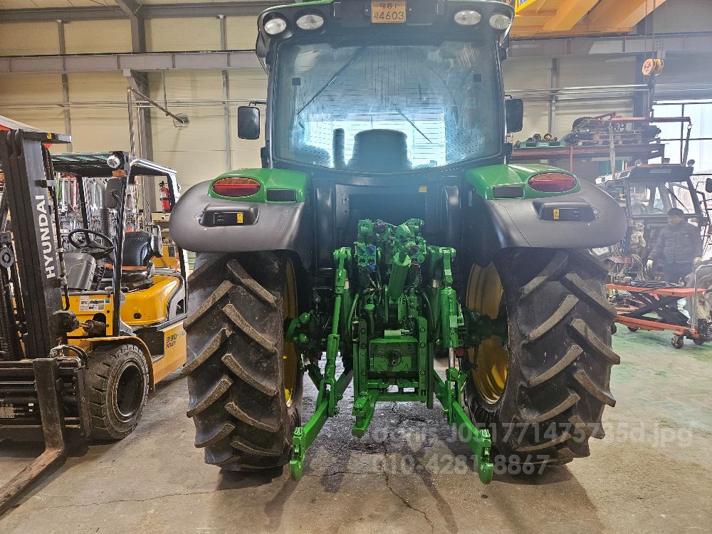 JohnDeere Tractor 6125R (125hp) 뒤우측면