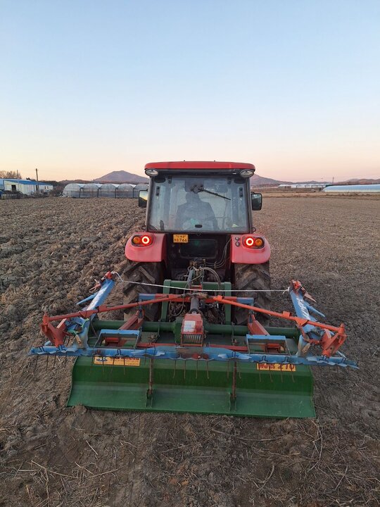 Kukje Tractor LUXEN74 (74hp) 앞좌측면