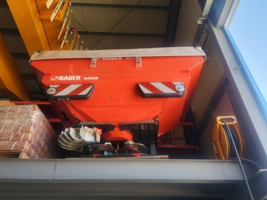 라우치  비료살포기 비료살포기 앞좌측면