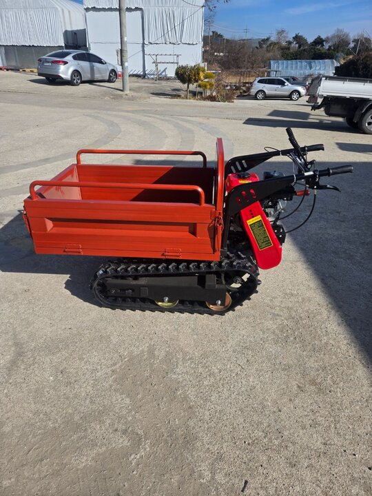  엔진식괘도운반차 괘도운반차  앞좌측면