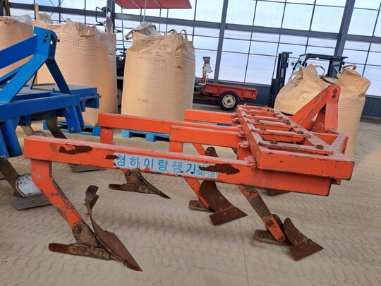 청하 쟁기 쟁기 앞좌측면